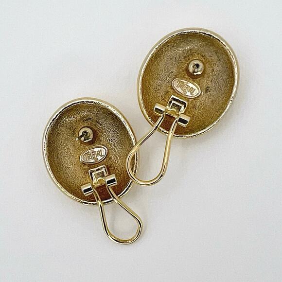 Trifari Vintage Large Ridged Oval Dome Statement Stud Earrings, Gold Tone - Picture 5 of 9